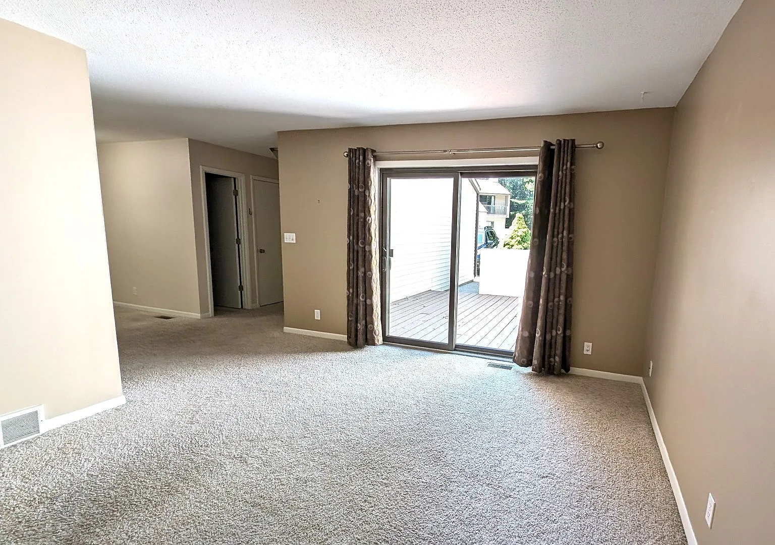 17554 Parkwood Dr, 2 bedroom Condo — Photo 3