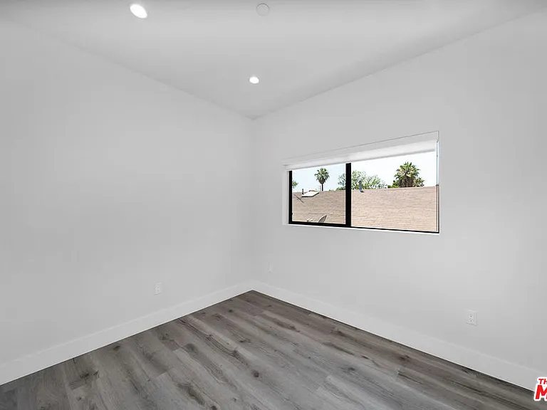 11524 Emelita St — Photo 10