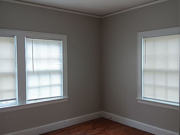 3rd image of 446 Heustess St