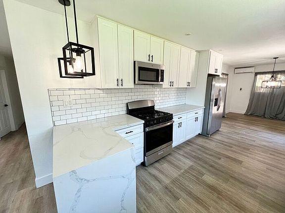 3rd image of 851 Euclid Ave