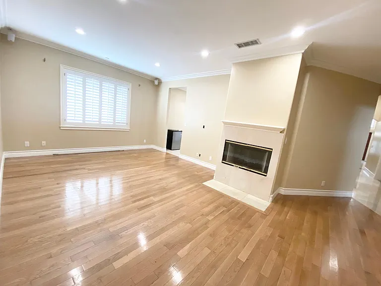 5960 Topeka Dr — Photo 10