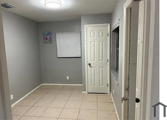 4 bed, 1200 sqft, $3,750 — Photo 4
