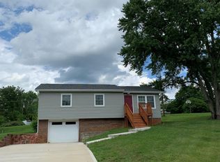 909 Old Us Highway 52 N, Mount Airy, NC 27030
