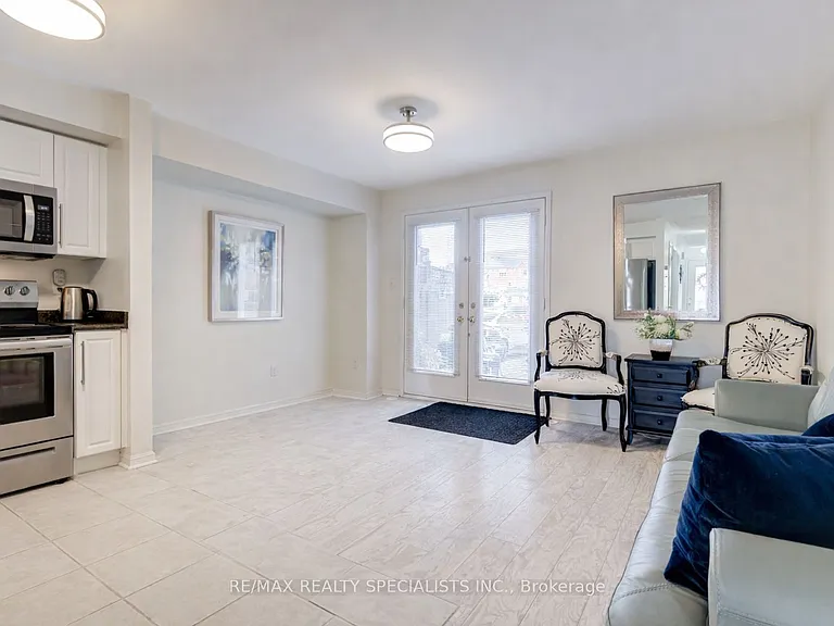 3975 Eglinton Ave W #16 — Photo 3