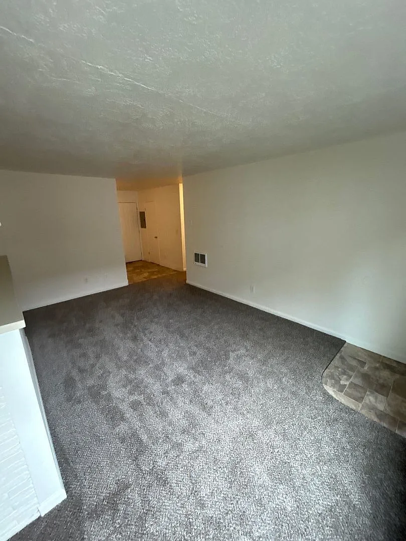 1 bed, 1.0 bath, 650 sqft, $995 — Photo 3