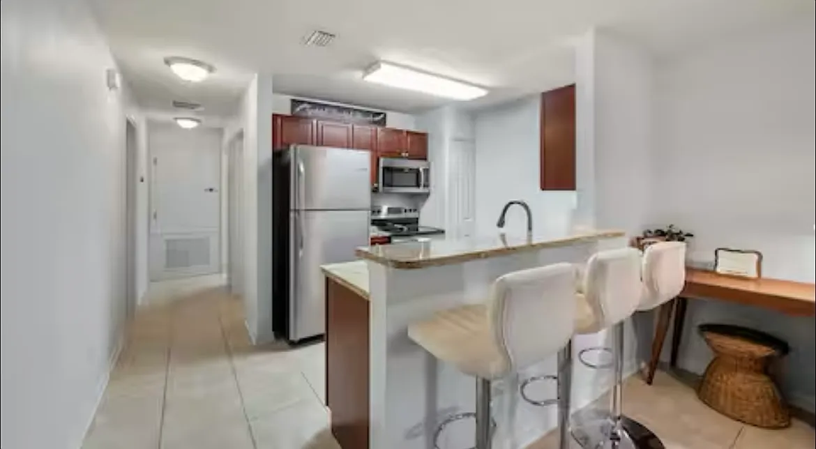 37 Sunnyside Dr — Photo 2