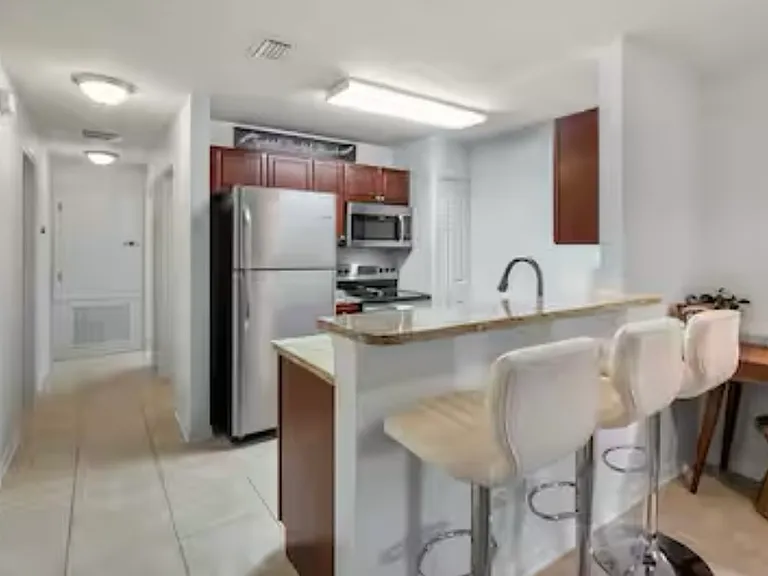 37 Sunnyside Dr — Photo 2