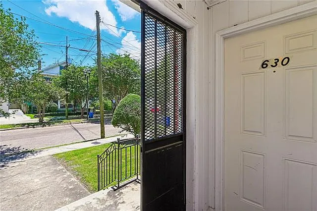3 bed, 1.0 bath, 1100 sqft, $2,200 — Photo 2