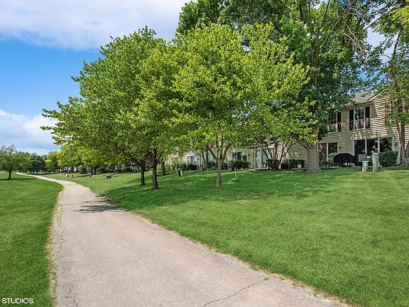 3rd image of 73 Golfview Dr