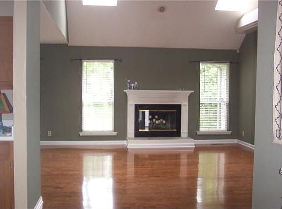 Family Room w/Fireplace