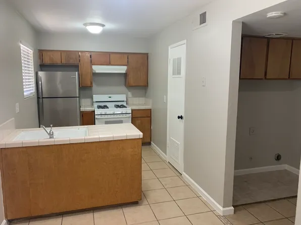 1061 W 19th St #1061, Merced, CA 95340