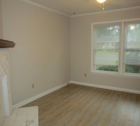 4th image of 103 N Elm St