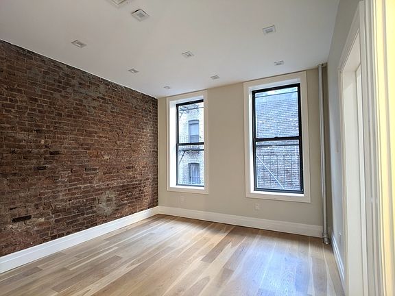 3rd image of 221 E 10th St #200