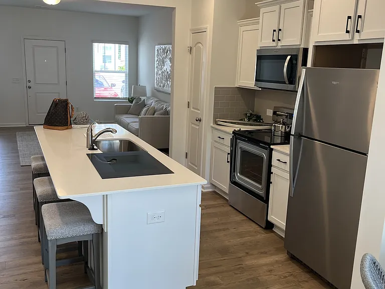 230 Banbury Dr — Photo 6