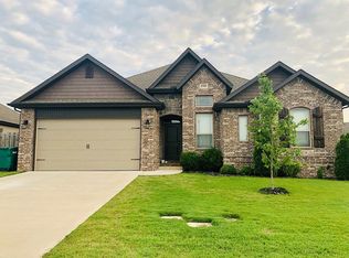 5703 W Red Maple Dr, Rogers, AR 72758