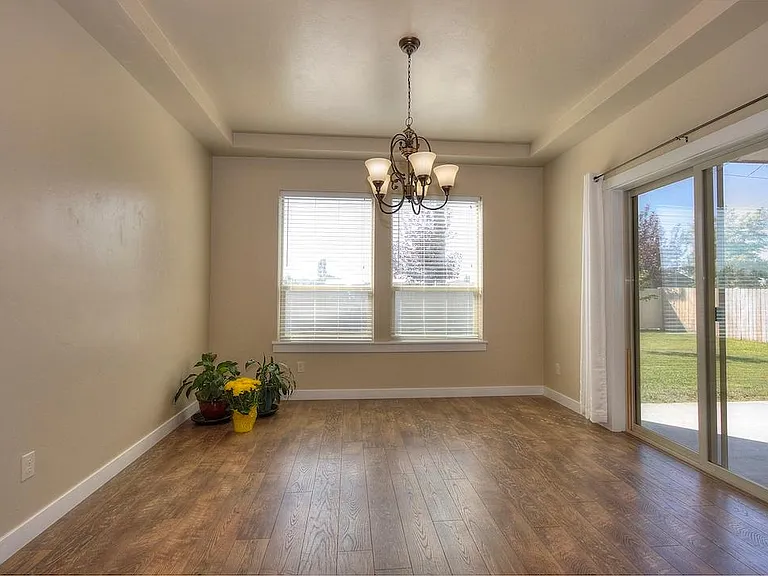 1365 E Yucca Cyn — Photo 10