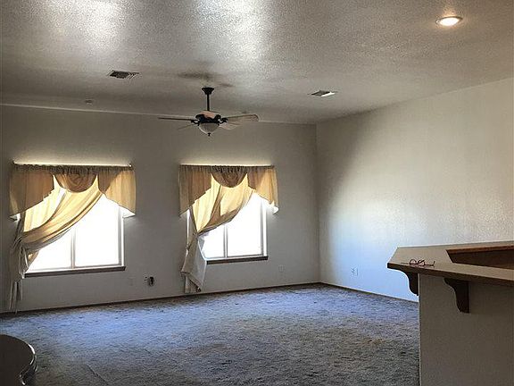 4th image of 10634 E 39th Ln
