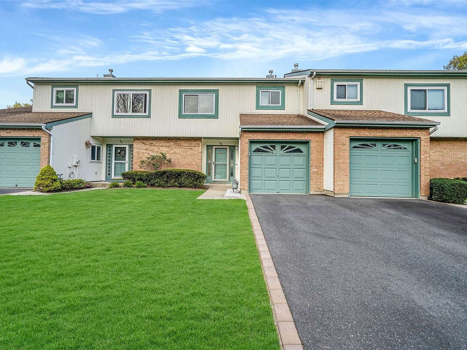 24 Timber Ridge Dr, Holtsville, NY 11742 Zillow