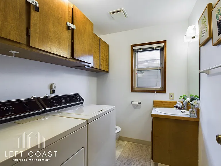 890 SW 7th St — Photo 26