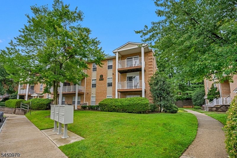 1st image of 154 Vista Dr BLDG 5 #154H