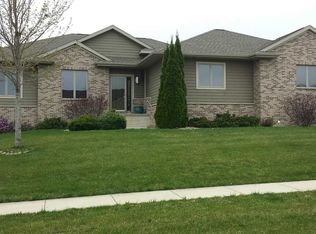 2906 Wellington Dr, Cedar Falls, IA 50613