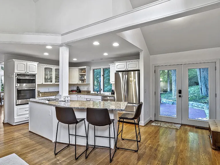 7030 Willowick Dr — Photo 3