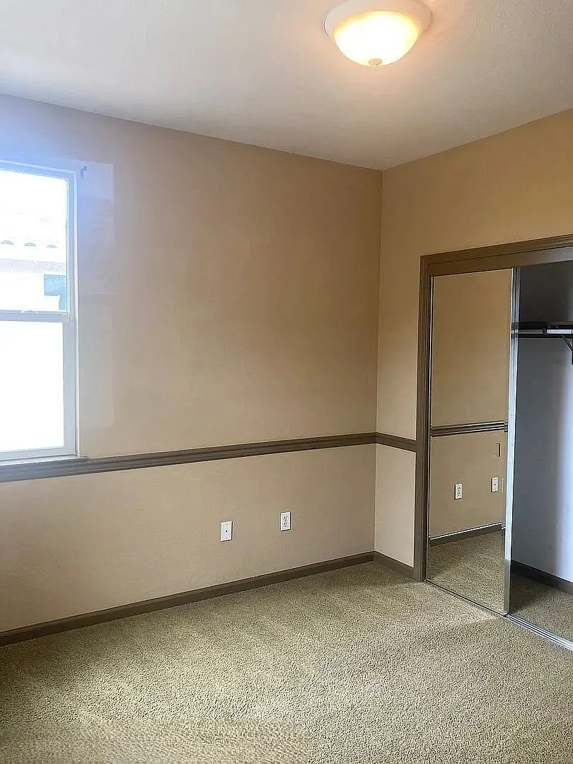 6 bed, 4.0 bath, 2903 sqft, $3,000 — Photo 4