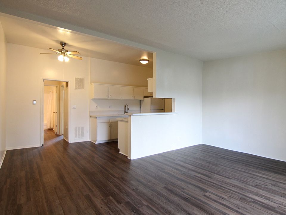 1st image of 18400 Malden St APT 3