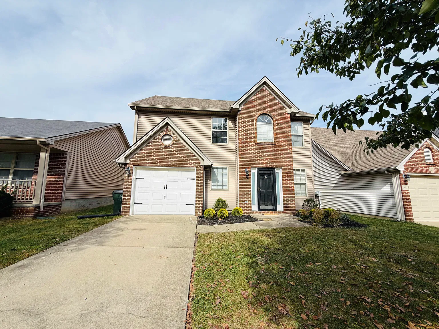 3 bed, 2.5 bath, 1562 sqft, $1,900 — Photo 2