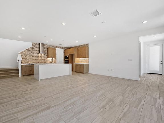 5th image of 2664 Lavender Ln