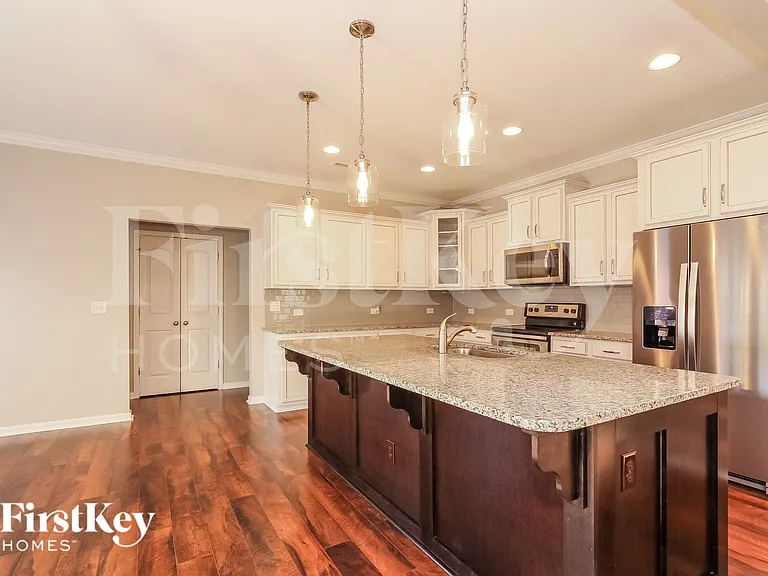 3845 Streamside Dr — Photo 6