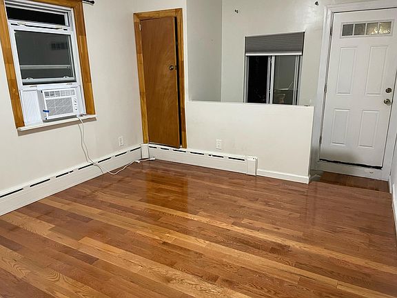 4th image of 13 Ambrose Pl #1A