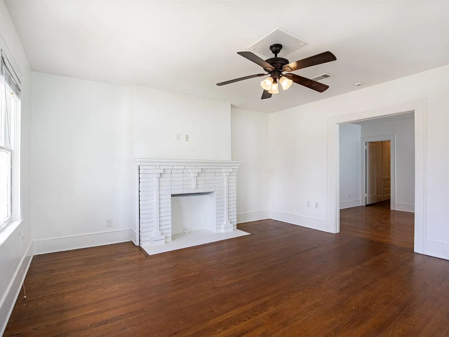 3 bed, 2.0 bath, 1900 sqft, $2,800 — Photo 4