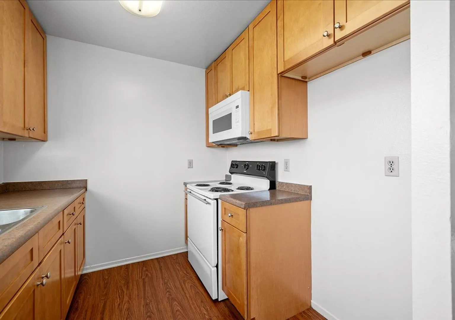 Tally Ho Apartments — Photo 3