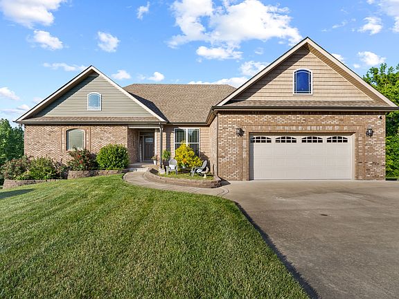 2nd image of 814 Iron Wood Cir