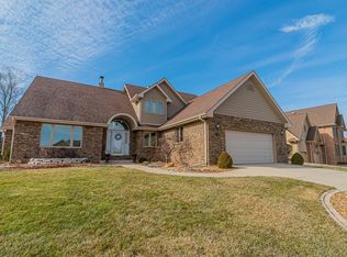 635 Morningside Dr, Crown Point, IN 46307