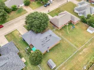 512 Bluebird Ln, Red Oak, TX 75154