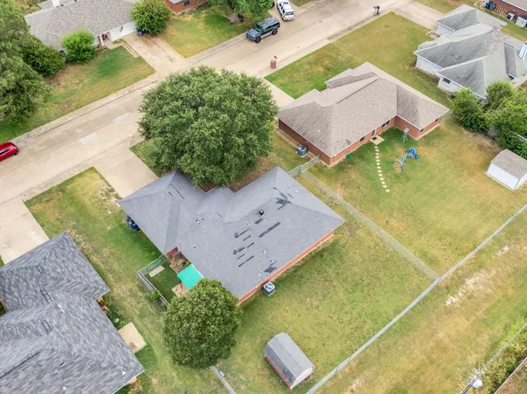 512 Bluebird Ln, Red Oak, TX 75154