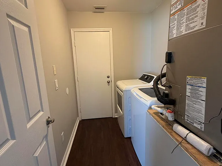 581 NW Goldcoast Ave — Photo 16