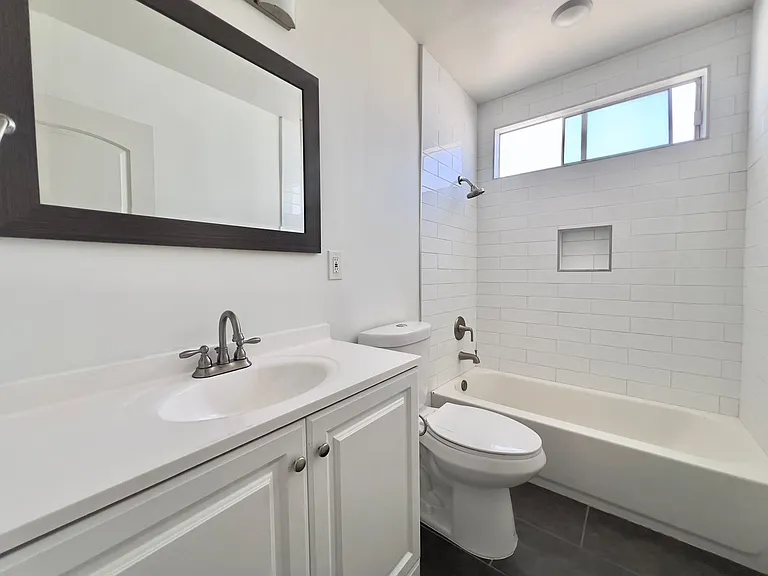 925 E. 5th Street — Photo 12