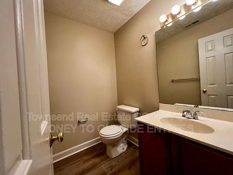 2 bed, 2.5 bath, 1200 sqft, $1,045 — Photo 4
