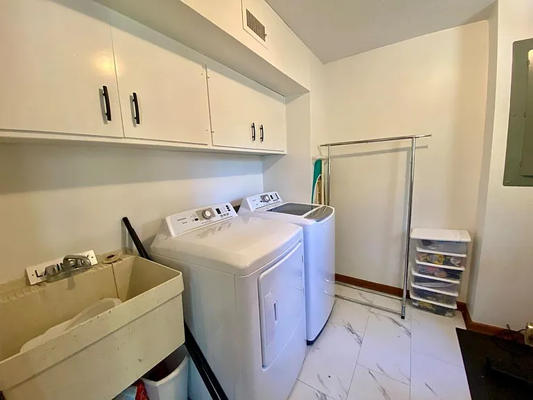 2112 Westfield Dr — Photo 24