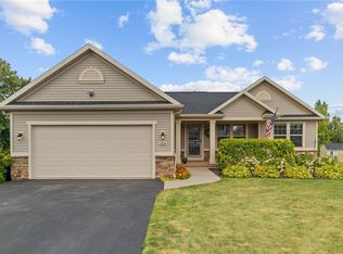 1814 Halesworth Ln, Ontario, NY 14519