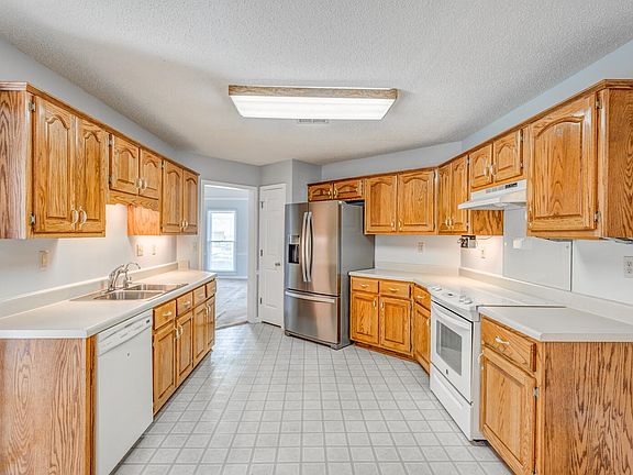 4th image of 153 McDonald Glen Cv