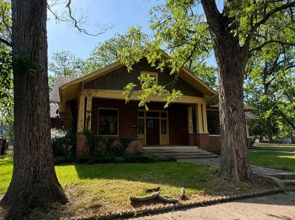 33 Court St, West Point, MS 39773