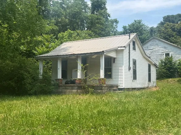 217-221 Sparkman St, Sparta, TN 38583