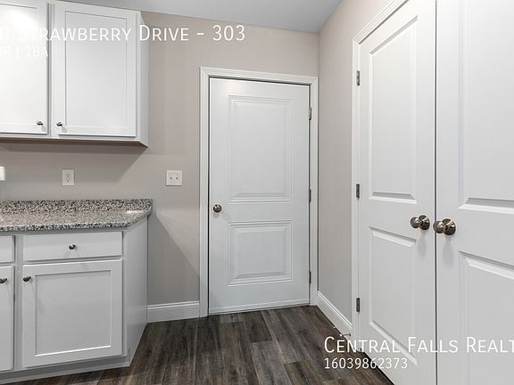 4th image of 10 Strawberry Dr #303