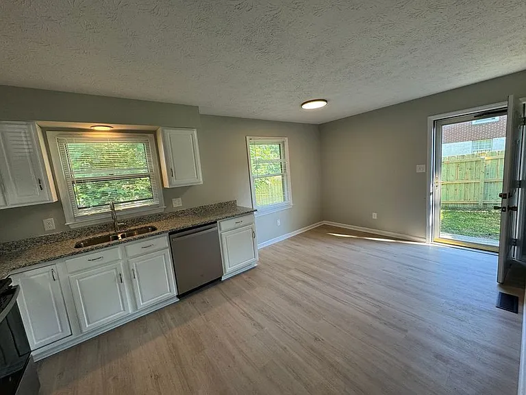 105 Astor Pl — Photo 29
