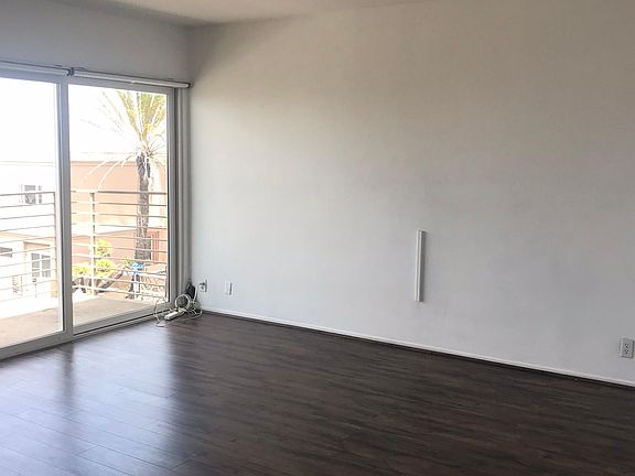 4th image of 2204 Highland Ave #B