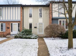 26 Cypress Square Pl, Elgin, IL 60123